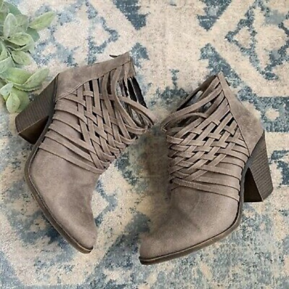 Ferglicious boots sz 10